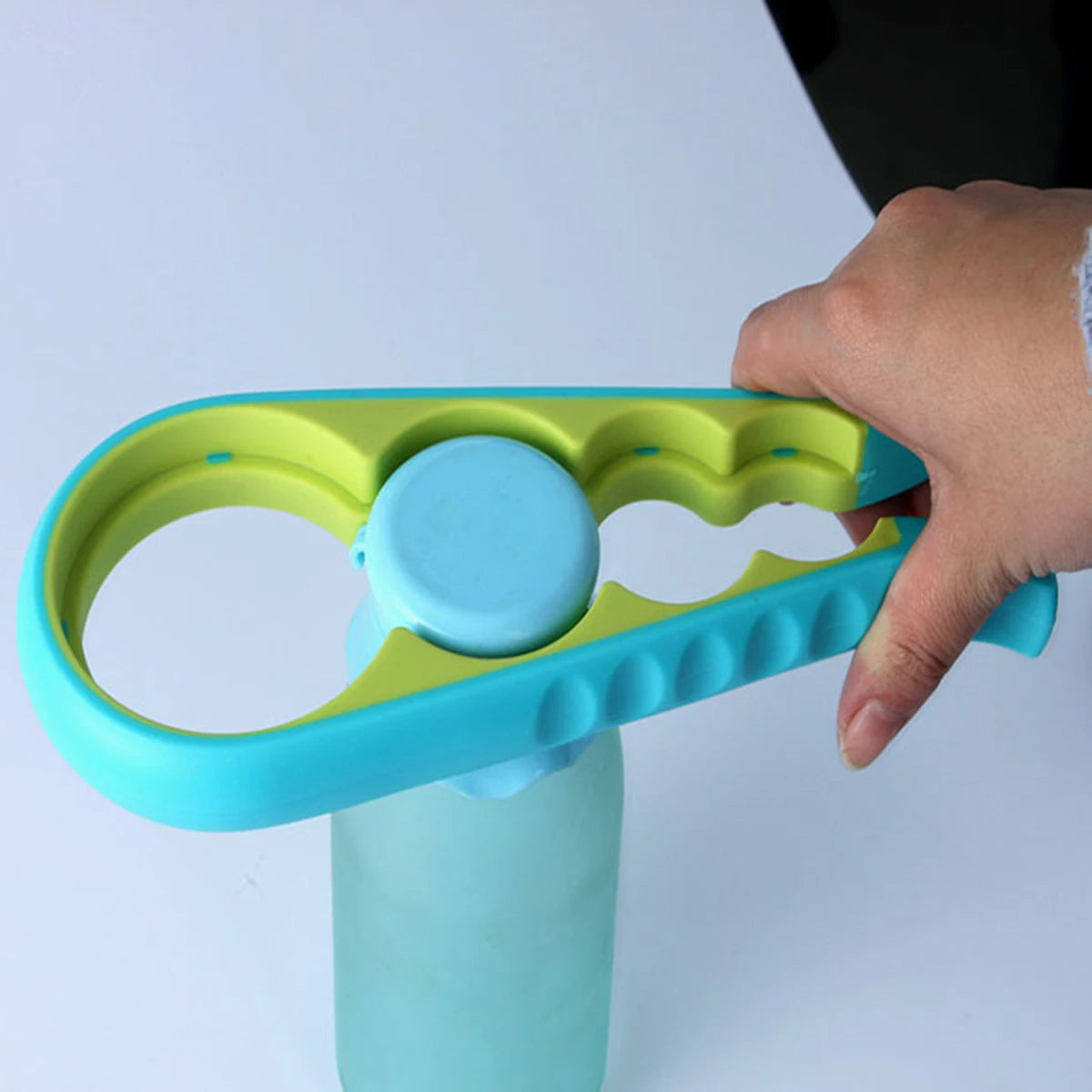 Screw can opener manual can opener four-in-one multifunctional bottle opener